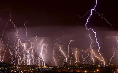 رگبار و رعد و برق در ۱۶ استان