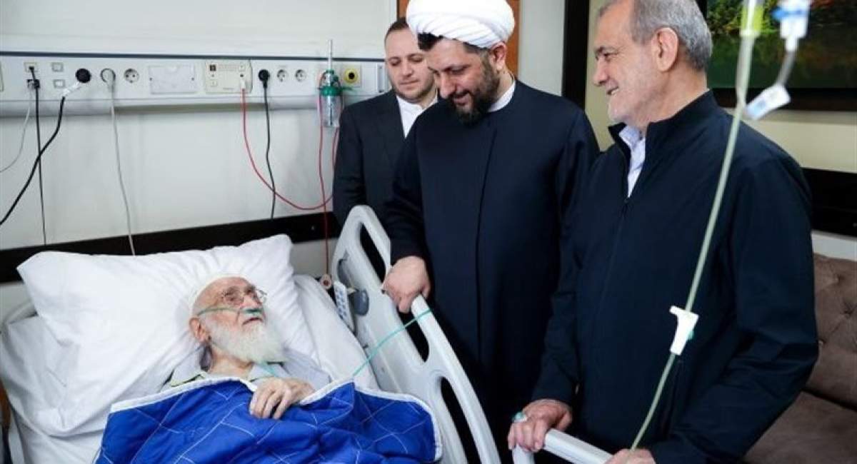 پزشکیان از آیت‌الله نوری همدانی عیادت کرد