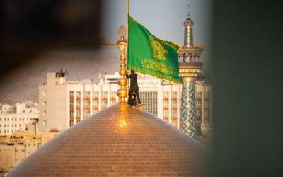 تصاویری از تعویض پرچم مطهر گنبد رضوی +فیلم  <img src="https://cdn.jahannews.com/images/video_icon.png" width="11" height="10" border="0" align="top">