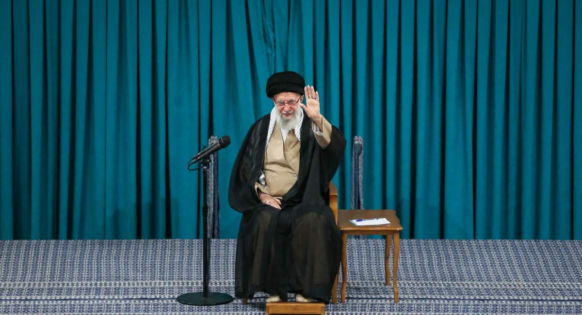 رهبرانقلاب: نباید ممنوعیت ورود کالاهایی با مشابه داخلی برداشته شود/ برگرداندن تعداد زیادی از کارخانه‌های تعطیل و یا نیمه تعطیل از افتخارات شهید رئیسی است