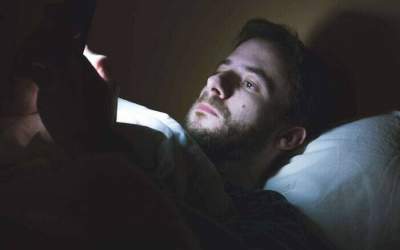 چگونه تلفن همراه، سلامت خواب را تهدید می‌کند؟