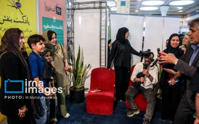 عکس/ دختر شریفی‌نیا هم به نمایشگاه کتاب آمد