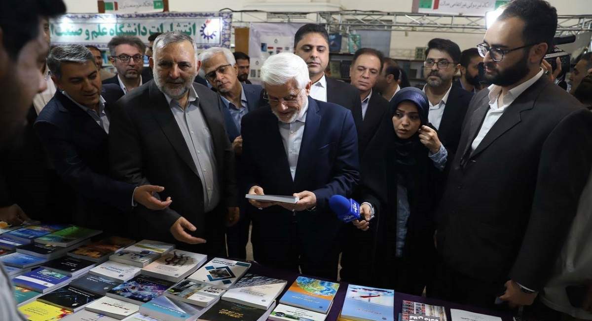 عارف: تامین کاغذ مورد نیاز کتب درسی یک الزام است