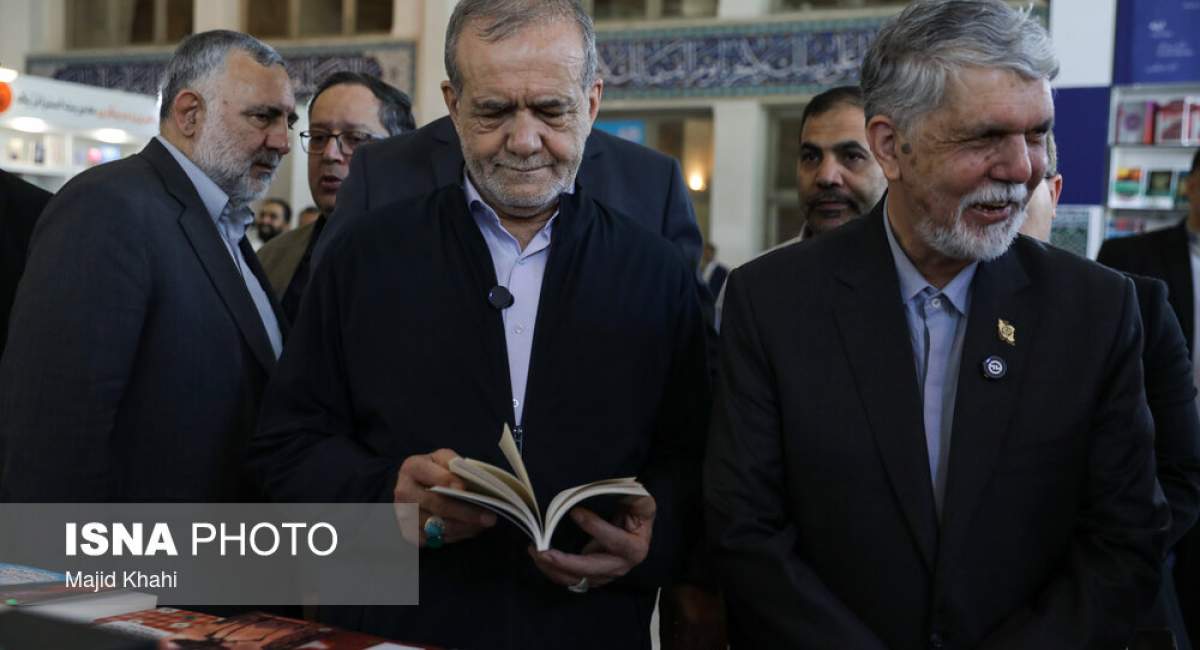 بازدید رئیس‌جمهور از نمایشگاه بین‌المللی کتاب تهران  