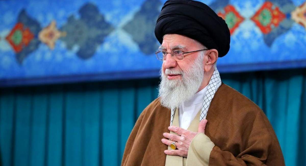 جمعی از معلمان با رهبر انقلاب دیدار می‌کنند