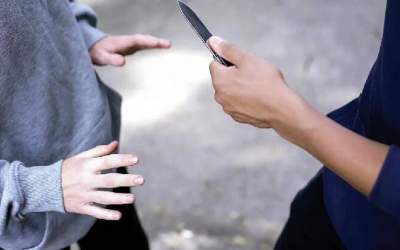 لحظه زورگیری وحشیانه از دختر جوان  <img src="https://cdn.jahannews.com/images/video_icon.png" width="16" height="16" border="0" align="top">