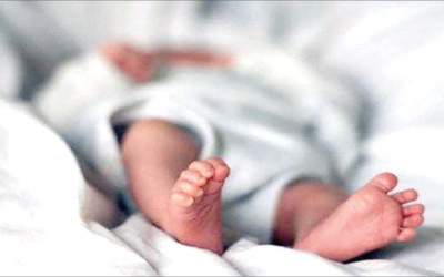 زن معتاد منکر فروش ۱۰۰ میلیونی نوزادش شد