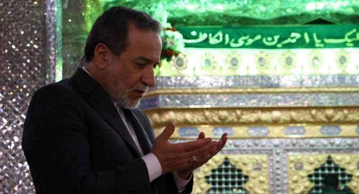 وزیر امور خارجه در حرم شاهچراغ(ع)  