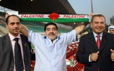 جشن قهرمانی ناپولی با پرچم فلسطین