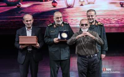 تصاویر تقدیر فرمانده سپاه از جمشید هاشم‌پور  <img src="https://cdn.jahannews.com/images/picture_icon.png" width="16" height="16" border="0" align="top">