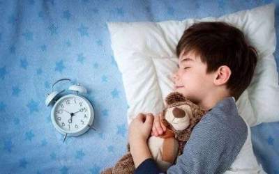 کودک از چه سنی باید در اتاق خود بخوابد؟
