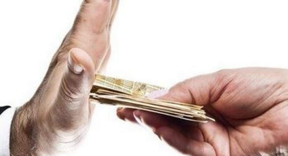 مجازات زیر میزی و رشوه چیست؟
