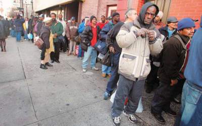 اکثر آمریکایی‌ها درآمد کافی برای تأمین هزینه‌های زندگی ندارند