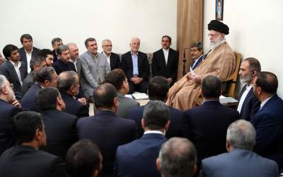 رهبر انقلاب خطاب به استانداران: امروز فضای عمومی کشور برای خدمت مناسب و فرصت‌ها بسیار است/ با مردم گرم بگیرید/ تاکید به پرهیز از تجارت شخصی