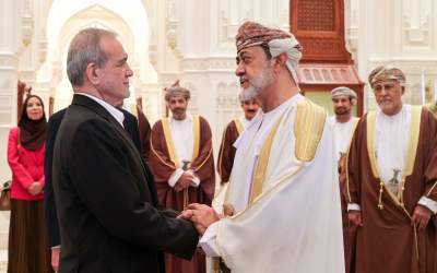 گزارش سفر رئیس جمهور به عمان مُعتمد/ امضای  ۱۸ سند همکاری/ حجم تجارت ایران و عمان به ۲۰ تا ۳۰ میلیارد دلار خواهد رسید