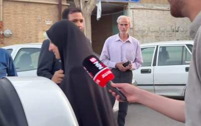 معاون پزشکیان از توضیح گریخت  