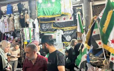 فروش علنی پرچم‌ داعش در دمشق +عکس