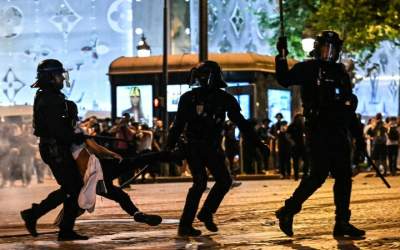 ۲ کشته و ۵۵۹ بازداشتی در جشن قهرمانی پاریس!