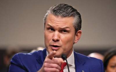 اخراج خبرنگار پنتاگون به‌دلیل انتقاد از هگست