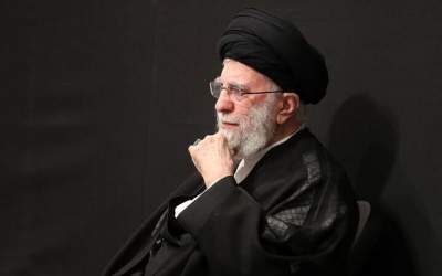 رهبر انقلاب: بعد از عاشورا آن‌چنان رعبی حاکم شد که فقط سه نفر اطراف امام سجاد باقی ماندند/ امام باقر جمعیت سه چهار نفری را به هزاران نفر تبدیل کردند  <img src="https://cdn.jahannews.com/images/video_icon.png" width="16" height="16" border="0" align="top">