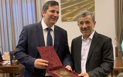 دکترای افتخاری اول تقدیم نتانیاهو بعد به محمود احمدی نژاد!