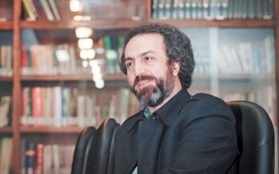 اعتراض ادامه‌دار به سبک مغزی یک روشنفکر غربزده