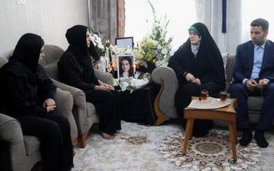 دیدار دختر پزشکیان با خانواده الهه حسین‌نژاد