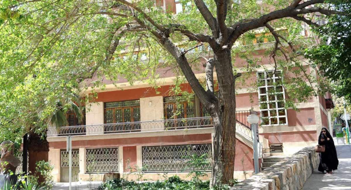 جنجال برای ماندن در خانه چندهزار میلیاردی ورشو