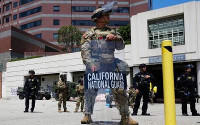 اعلام حکومت نظامی ۱۰ ساعته در لس‌آنجلس
