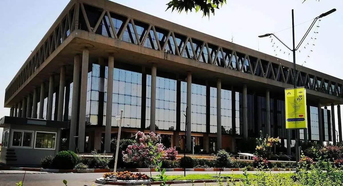 خونسردی مجری و بازیگران شبکه نهال در لحظه انفجار  