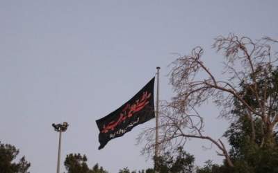 بزرگترین پرچم عزای حسینی برافراشته می‌شود