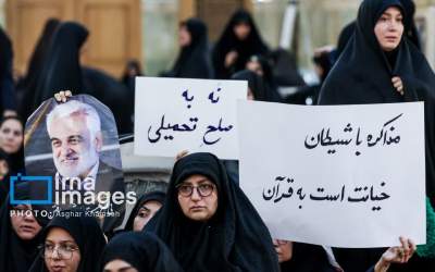 عکس/ خیانت به قرآن