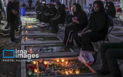 تصاویر شام غریبان در قطعه ۴۲  <img src="https://cdn.jahannews.com/images/picture_icon.png" width="16" height="16" border="0" align="top">