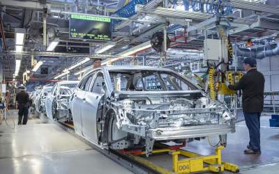 تولید خودرو ۱۳.۷ درصد کاهش یافت