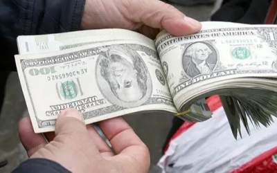 حرکت عجیب نرخ دلار آزاد و توافقی