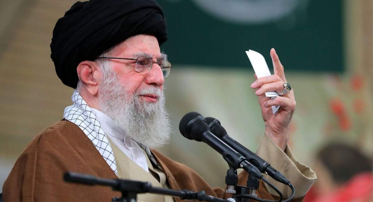 رهبر انقلاب: صف خودمان و صف دشمن را بشناسیم  
