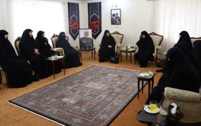 دیدار همسران شهدا با خانواده شهید سلامی