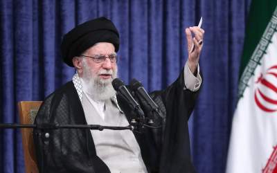 رهبر انقلاب: خدای متعال نصرت را برای ملت ایران تضمین کرده/ ملت با جهت‌گیری‌های گوناگون سیاسی و وزن متفاوت مذهبی پای ایران عزیز ایستاد  
