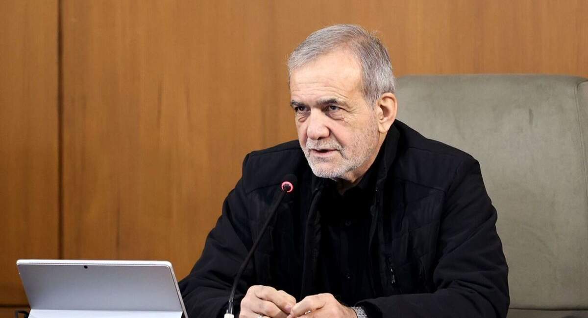 طعنه مجری به فروش بنزین مخلوط به پزشکیان  