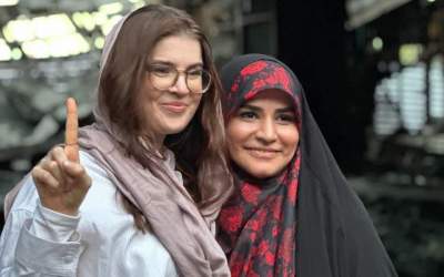 عکس خبرنگار آمریکایی با سحر امامی