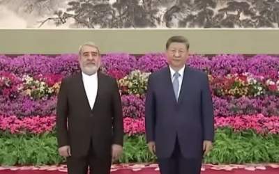 رحمانی فضلی استوارنامه خود را تقدیم رئیس جمهور چین کرد