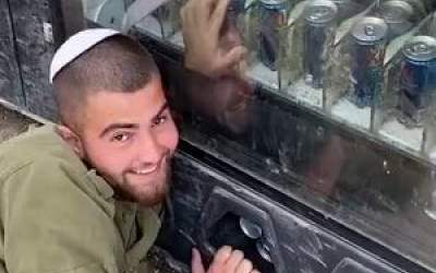 دزدی یک سرباز صهیونیست  <img src="https://cdn.jahannews.com/images/video_icon.png" width="16" height="16" border="0" align="top">