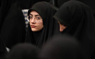 عکس/ دختر شهید رضایی نژاد در بیت رهبری