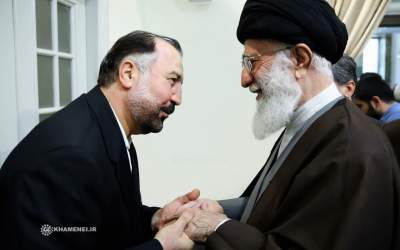 عکس/ شهید فؤاد شکر در کنار رهبر انقلاب