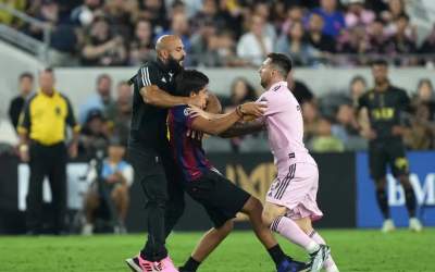 حرکت جنجالی بادیگارد مسی کار دستش داد +فیلم  <img src="https://cdn.jahannews.com/images/video_icon.png" width="16" height="16" border="0" align="top">