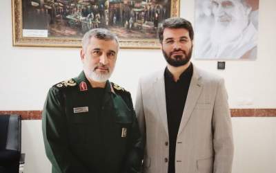 میثم مطیعی در کنار شهید حاجی‌زاده