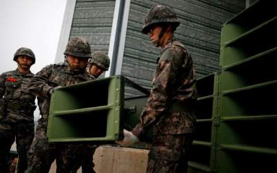 جمع‌آوری بلندگوهای تبلیغاتی در مرز کره شمالی