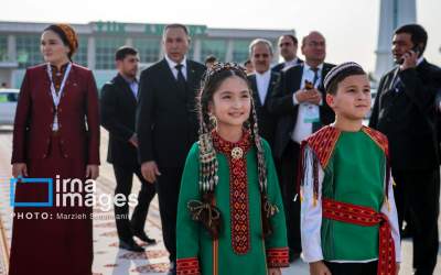 عکس/ استقبال دختر و پسر ترکمن از عارف