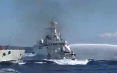 لحظه برخورد ناو چینی با کشتی جنگی فیلیپین  <img src="https://cdn.jahannews.com/images/video_icon.png" width="16" height="16" border="0" align="top">