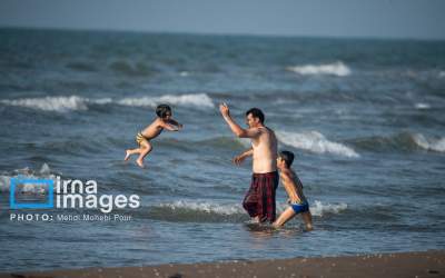 عکس/ پدرها اینگونه شنا یاد می‌دهند!